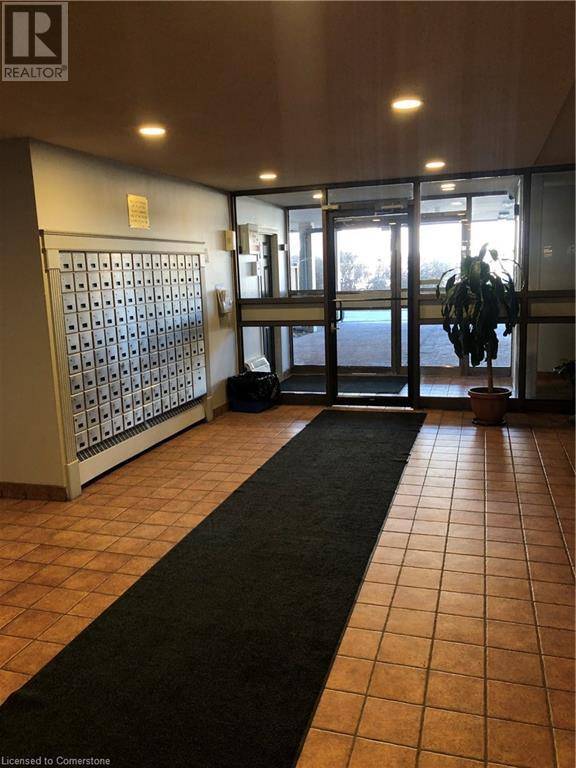 Hamilton, ON L8K5J2,15 ALBRIGHT RD #401