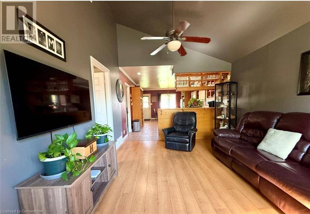 Hamilton, ON L8H6L8,713 TATE Avenue