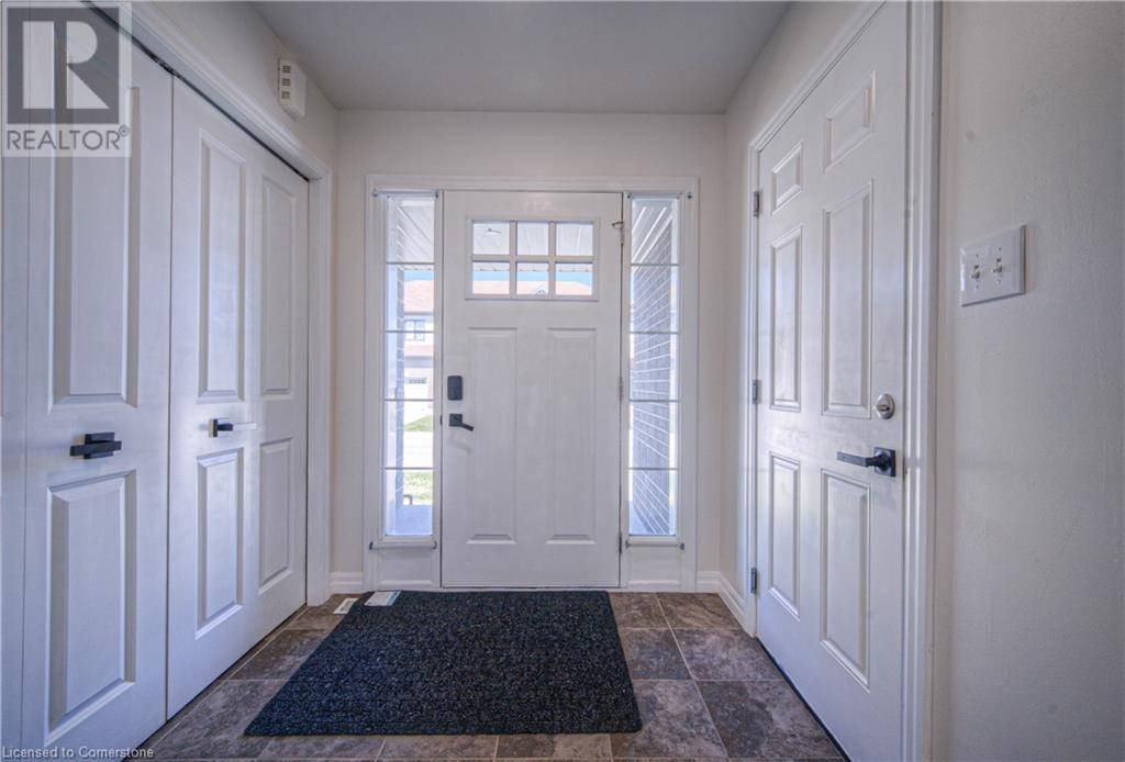 Cambridge, ON N1S0B6,135 HARDCASTLE DR #13