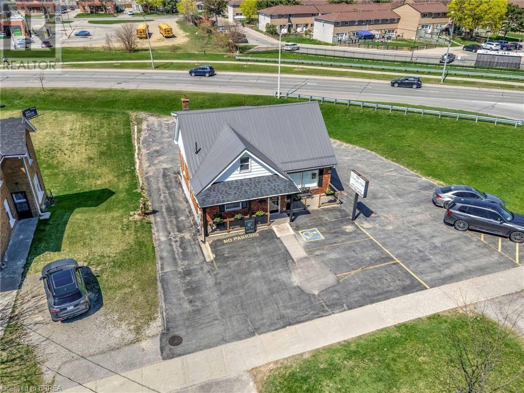 Brantford, ON N3S3P6,584 COLBORNE Street