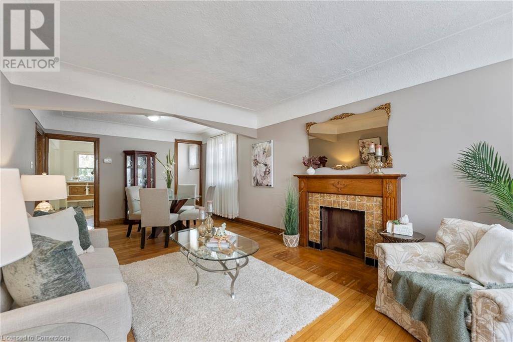 Hamilton, ON L8K1P7,1450 MONTEREY Avenue