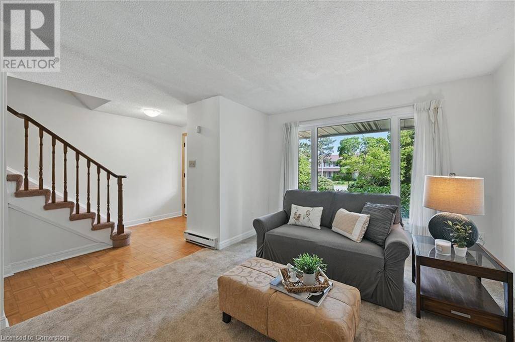 Burlington, ON L7P3A6,2066 BRANT ST #3