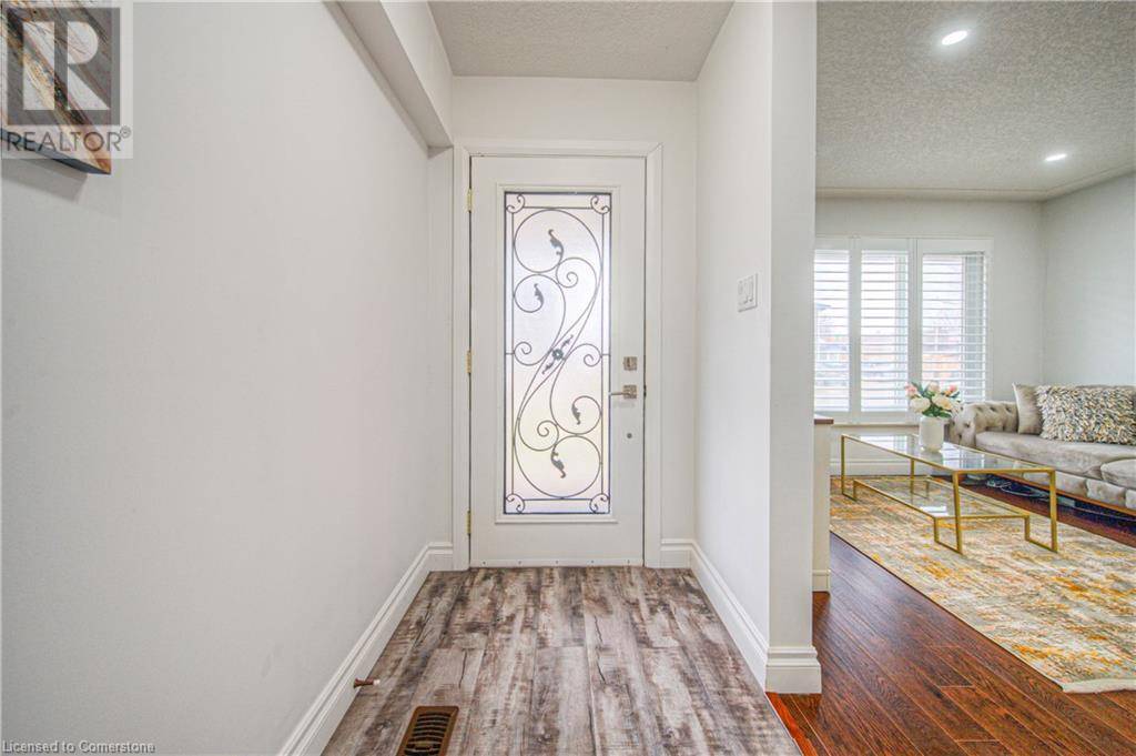 Cambridge, ON N1R1R9,49 VARDON Avenue