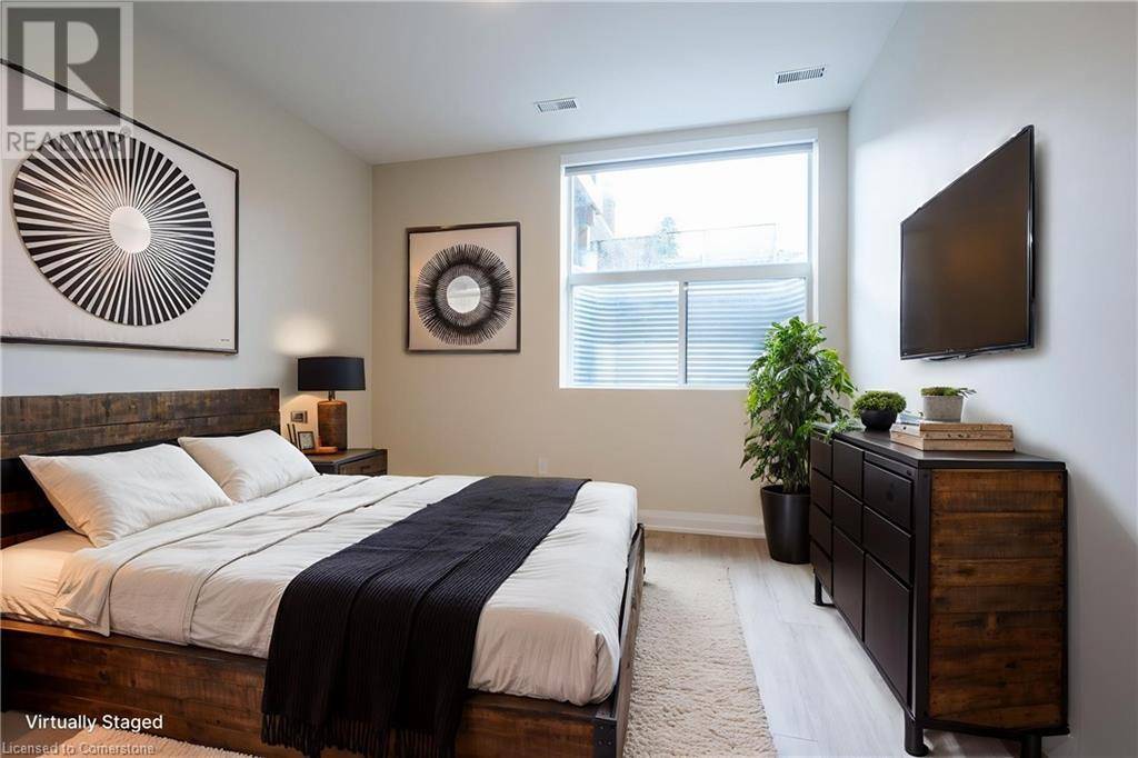 Hamilton, ON L8T2K8,728 ELEVENTH AVE #C