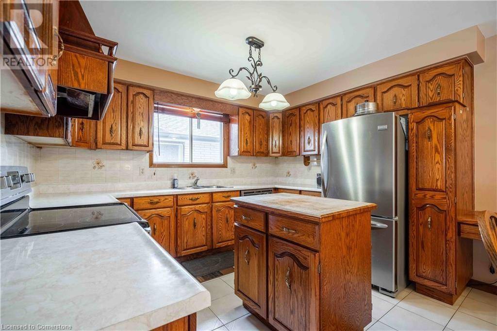 Hamilton, ON L8G4P8,19 PAVAROTTI Court
