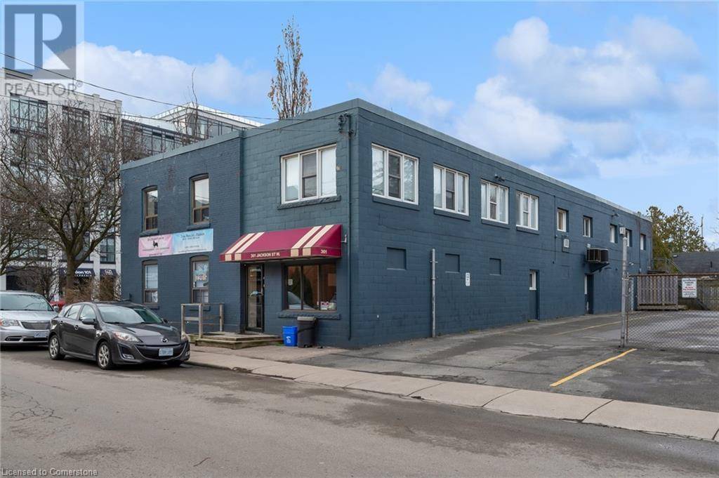 Hamilton, ON L8P1N2,361 JACKSON ST West #2