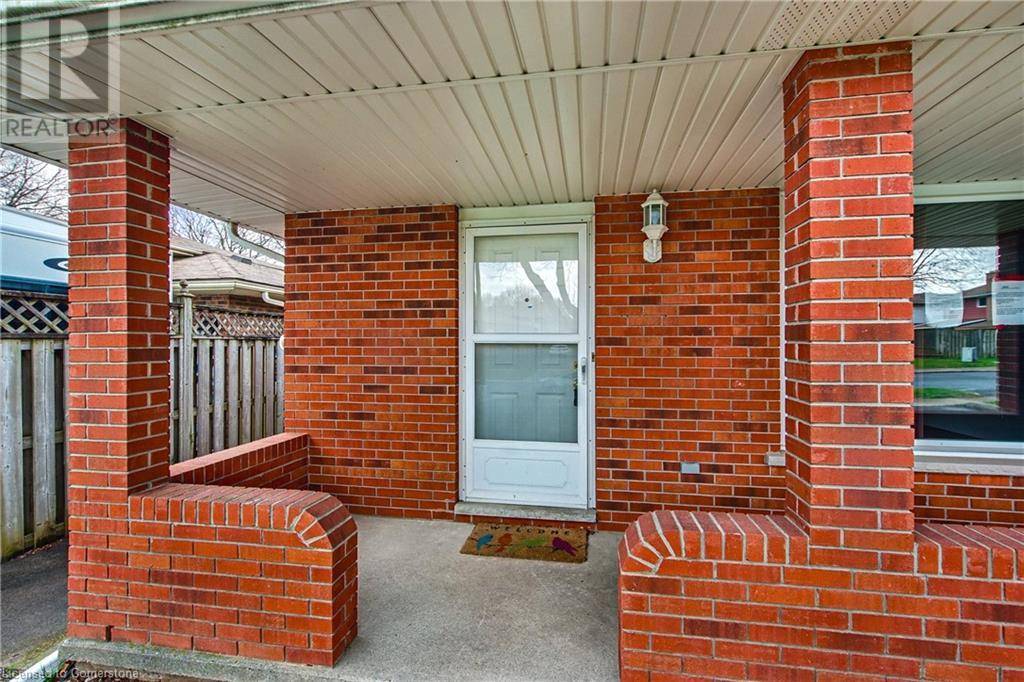 Niagara Falls, ON L2E7B9,4983 UNIVERSITY Avenue