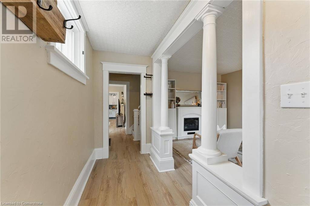 Cambridge, ON N1R3Y9,116 WELLINGTON Street