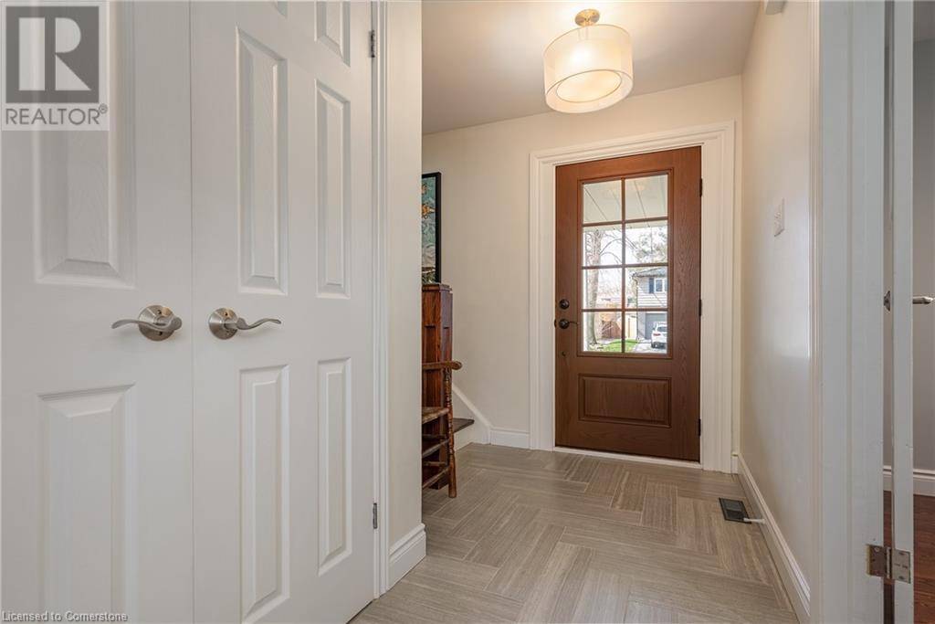 Oakville, ON L6J5K8,411 CANTERBURY Crescent