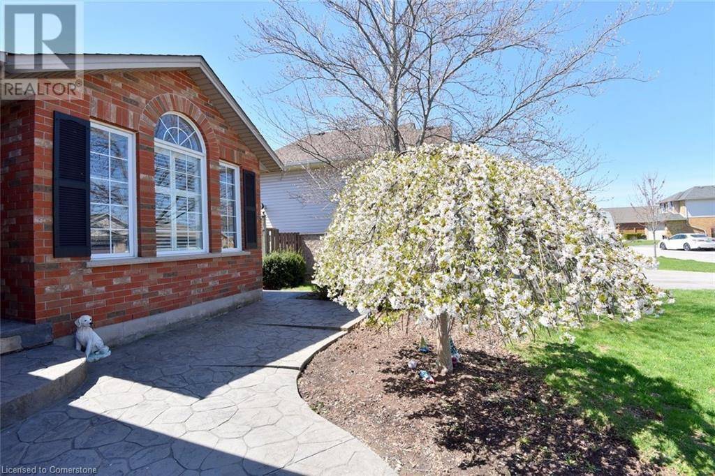 Beamsville, ON L0R1B8,5134 MEADOWOOD Lane