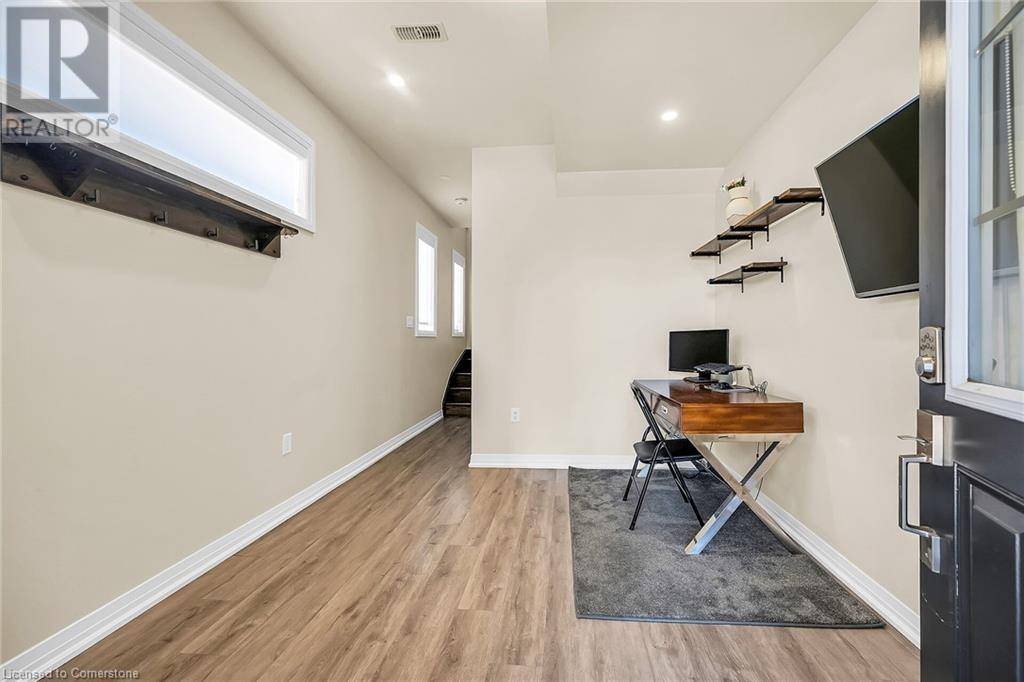 Hamilton, ON L8H6P2,575 WOODWARD AVE #48