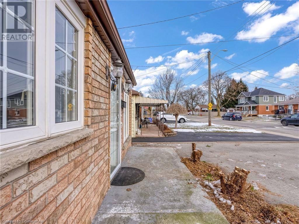Hamilton, ON L8T3K1,136 EAST 45TH Street