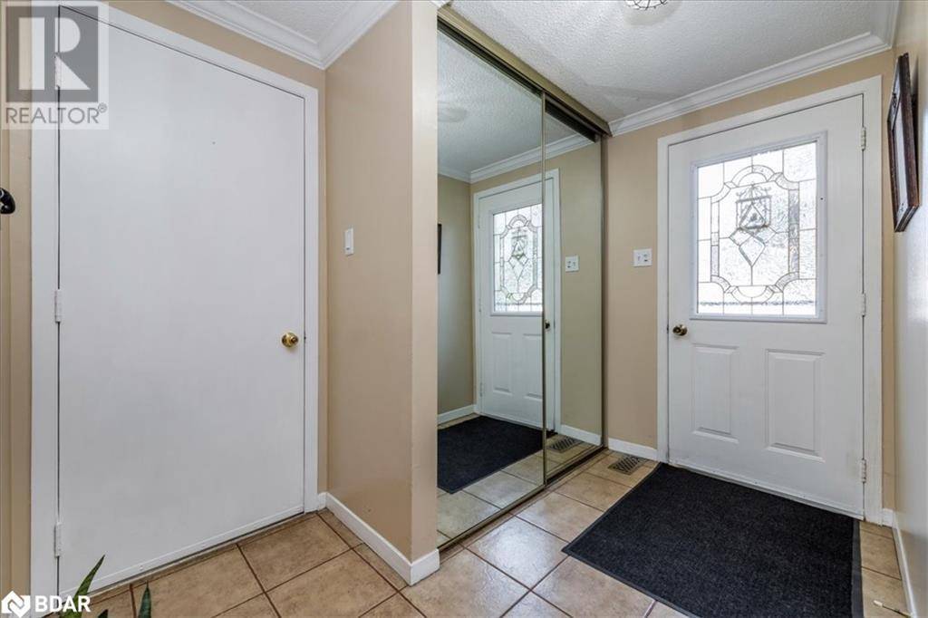 Barrie, ON L4M5T3,92 HICKLING Trail E