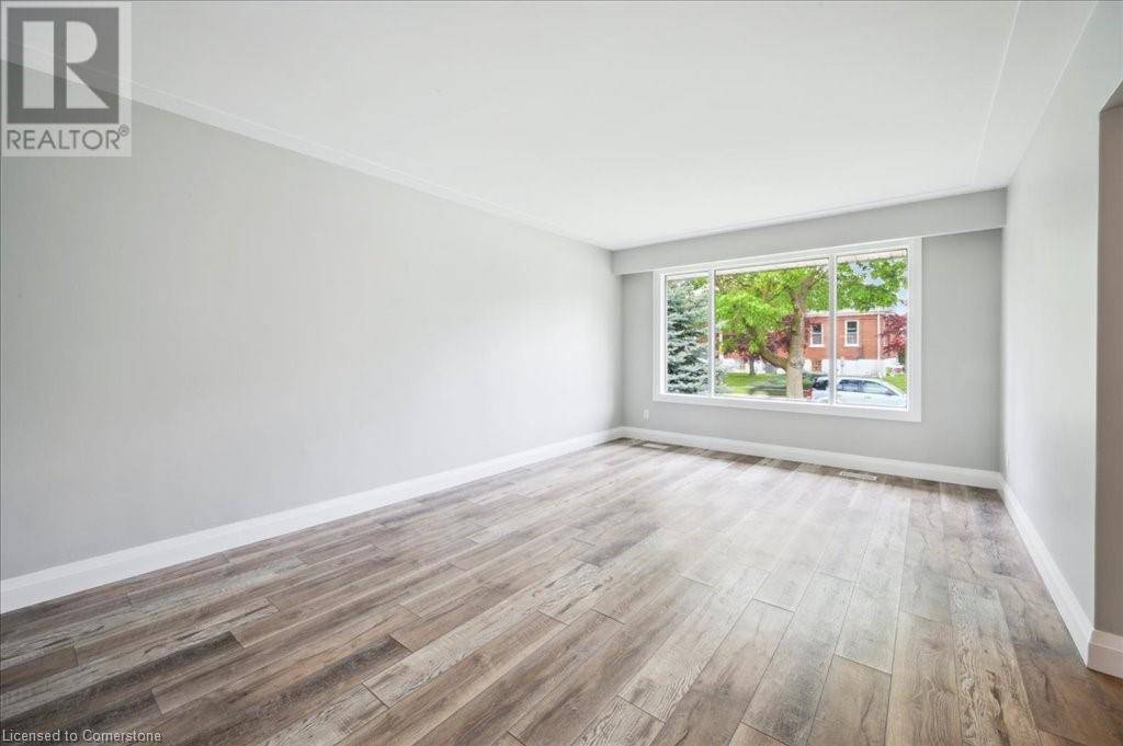 Kitchener, ON N2A1N4,15-17 SHAFTSBURY Drive