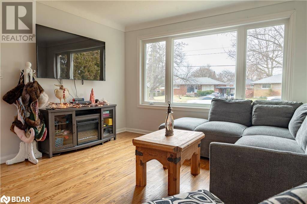 St. Catharines, ON L2M3Z4,424 BUNTING Road