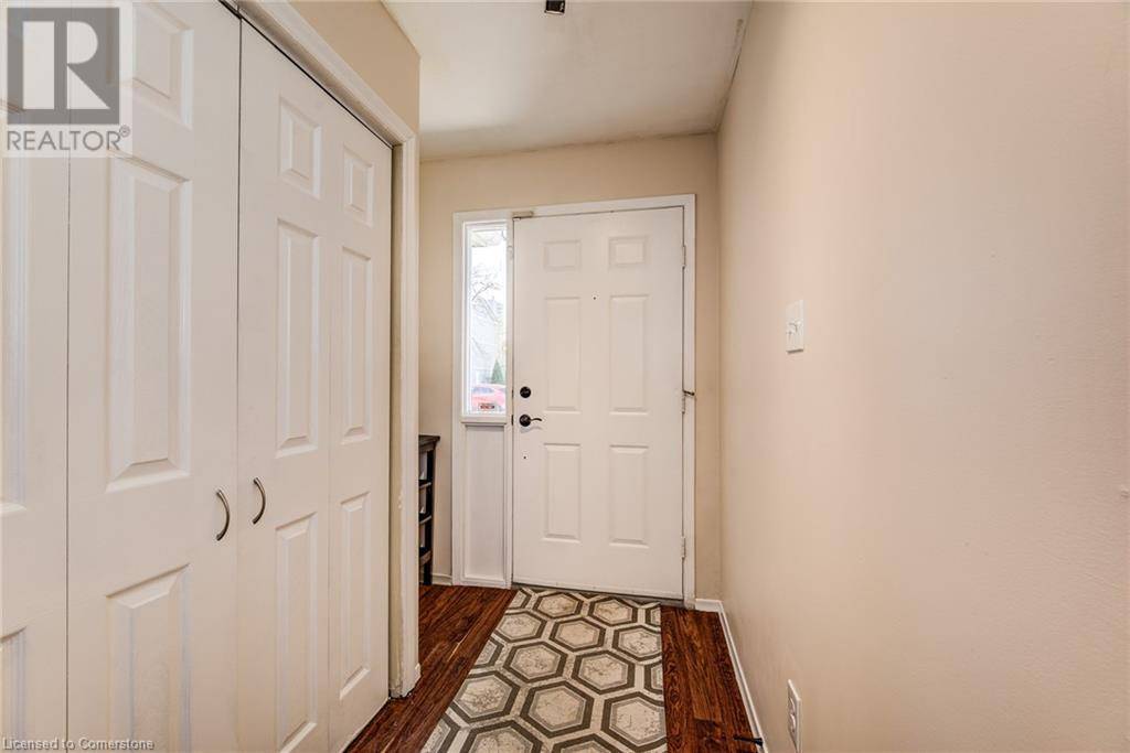 Kitchener, ON N2C2N2,111 TRAYNOR AVE #26
