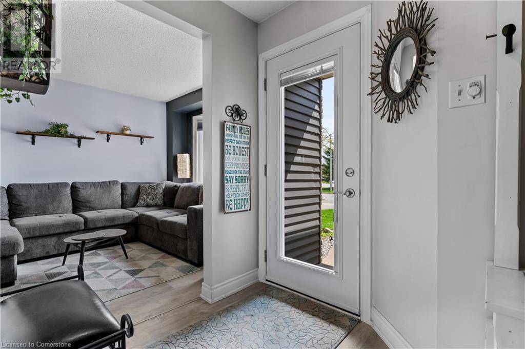 Burlington, ON L7P4M3,2385 COTSWOLD Crescent