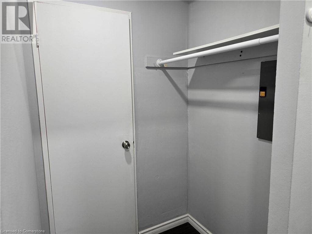 Oakville, ON L6H2P5,1016 FALGARWOOD DR #40