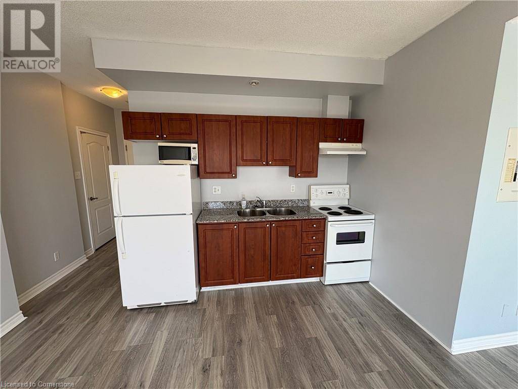 Hamilton, ON L8P2Z6,135 JAMES ST South #804