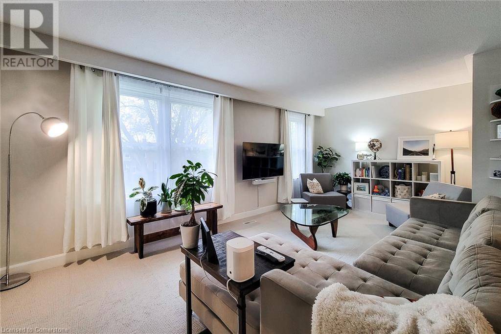 Burlington, ON L7P2H8,2297 MOUNTAIN GROVE Avenue