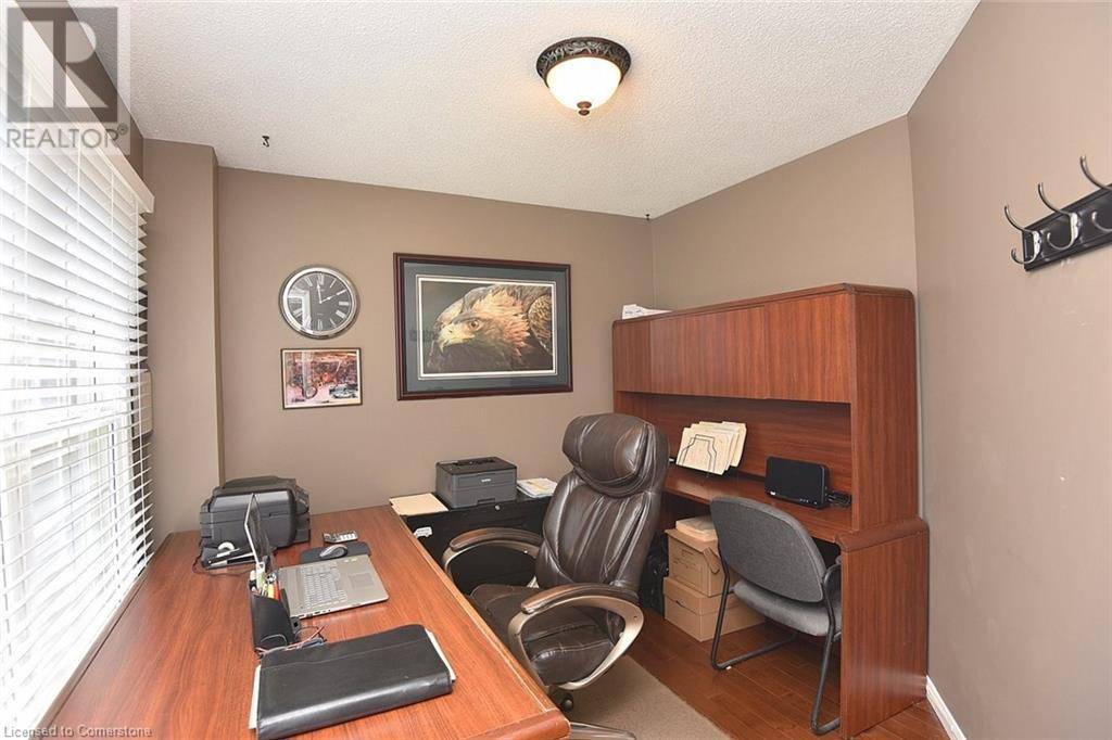 Dundas, ON L9H6R6,3 SUTER Crescent