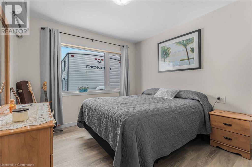 Fort Erie, ON L2A2Y6,221 BOWEN RD #B