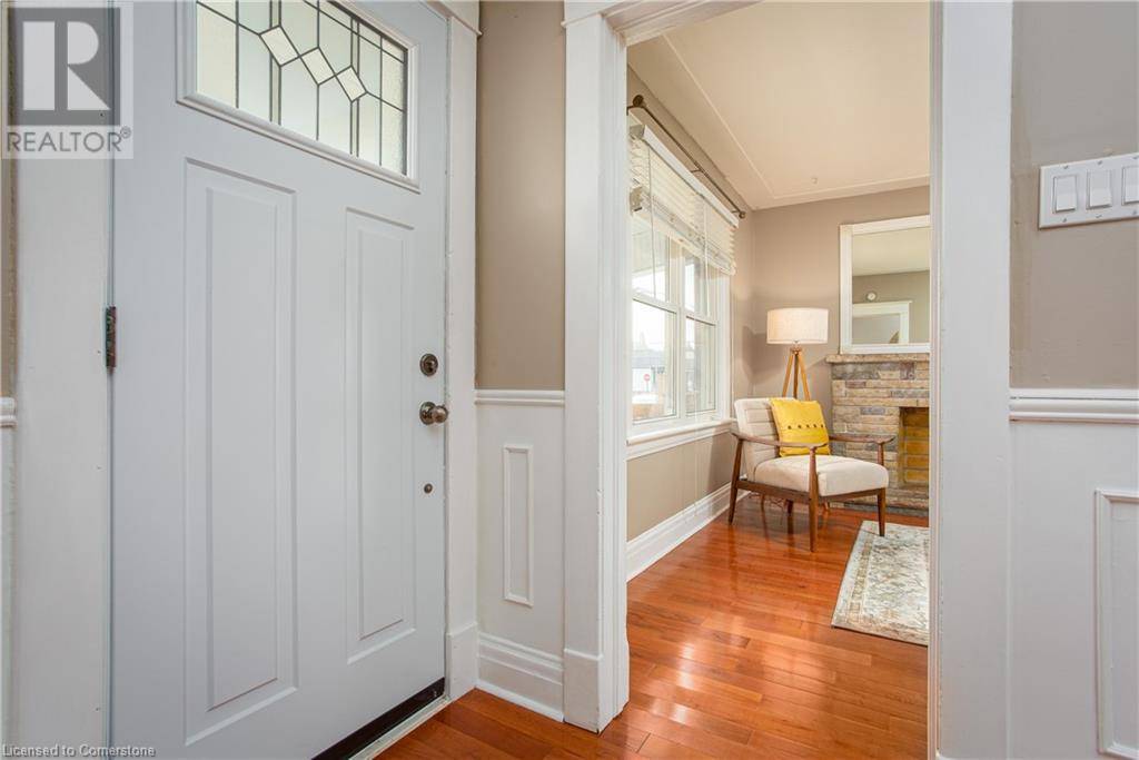 Hamilton, ON L8H5G2,209 WEIR Street N