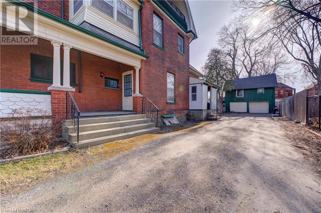 Brantford, ON N3S2G3,111 ERIE Avenue