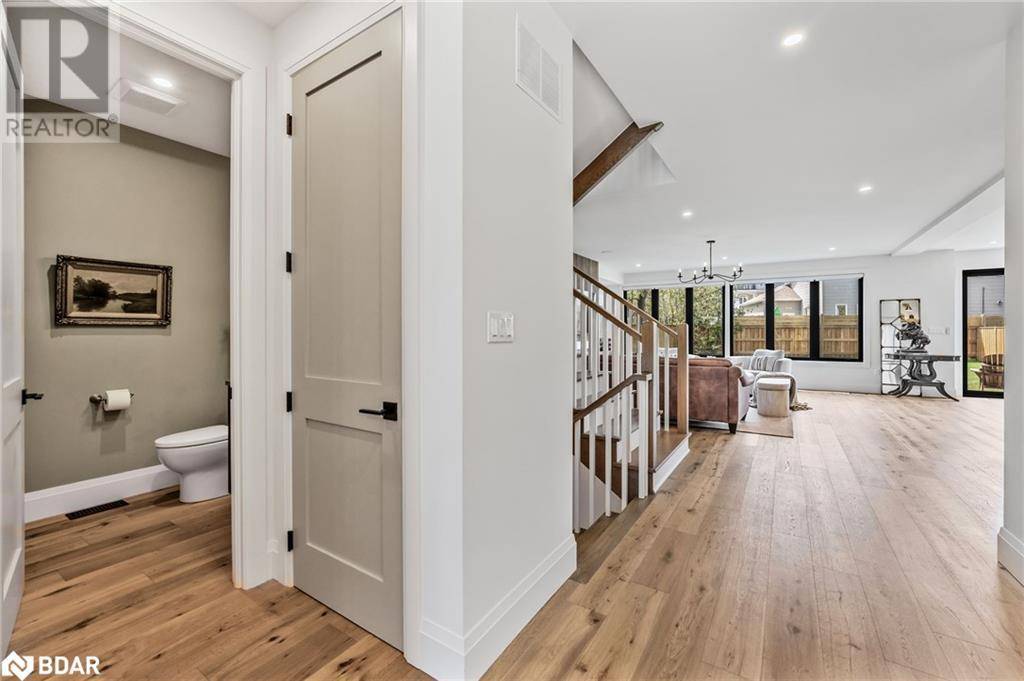 Barrie, ON L4N7T1,46 TYNDALE Road