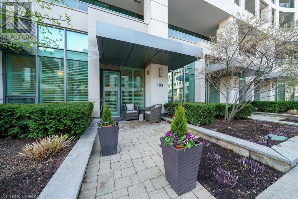 Oakville, ON L6L0E1,11 BRONTE RD #103