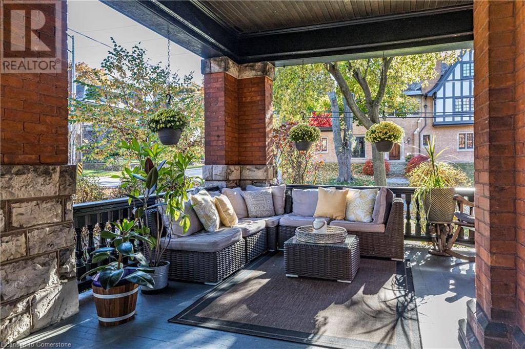 Hamilton, ON L8P2P2,114 ABERDEEN Avenue