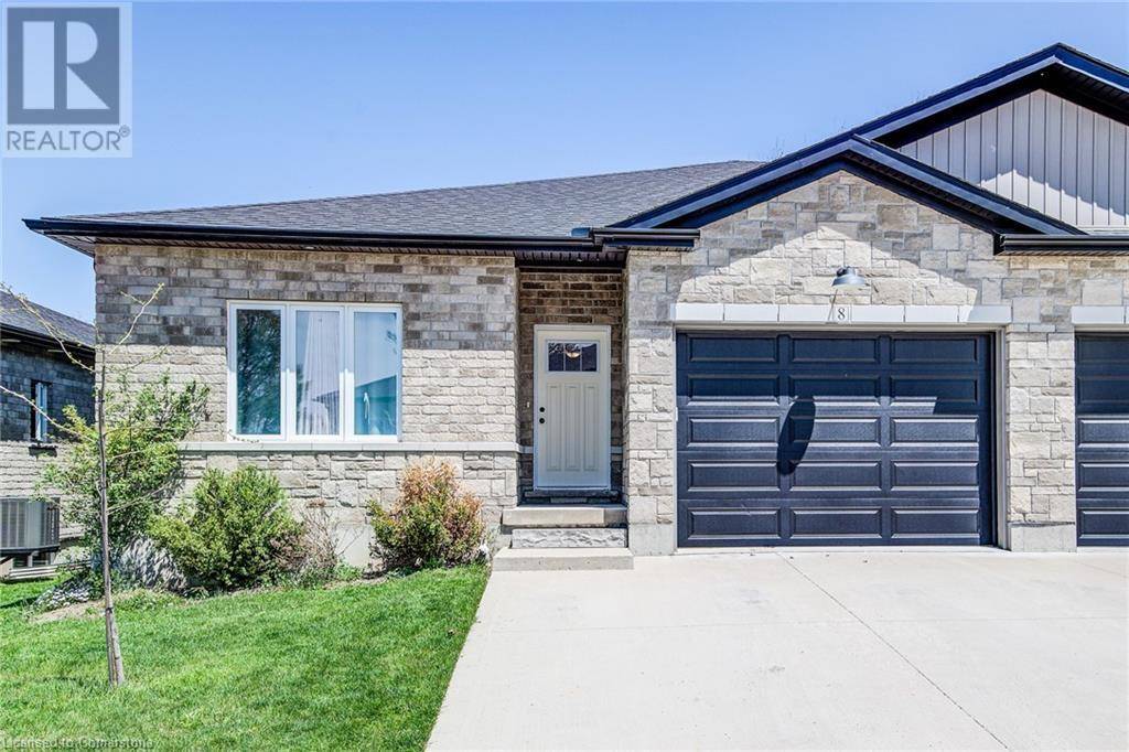 Listowel, ON N4W0G9,575 ALBERT AVE North #8