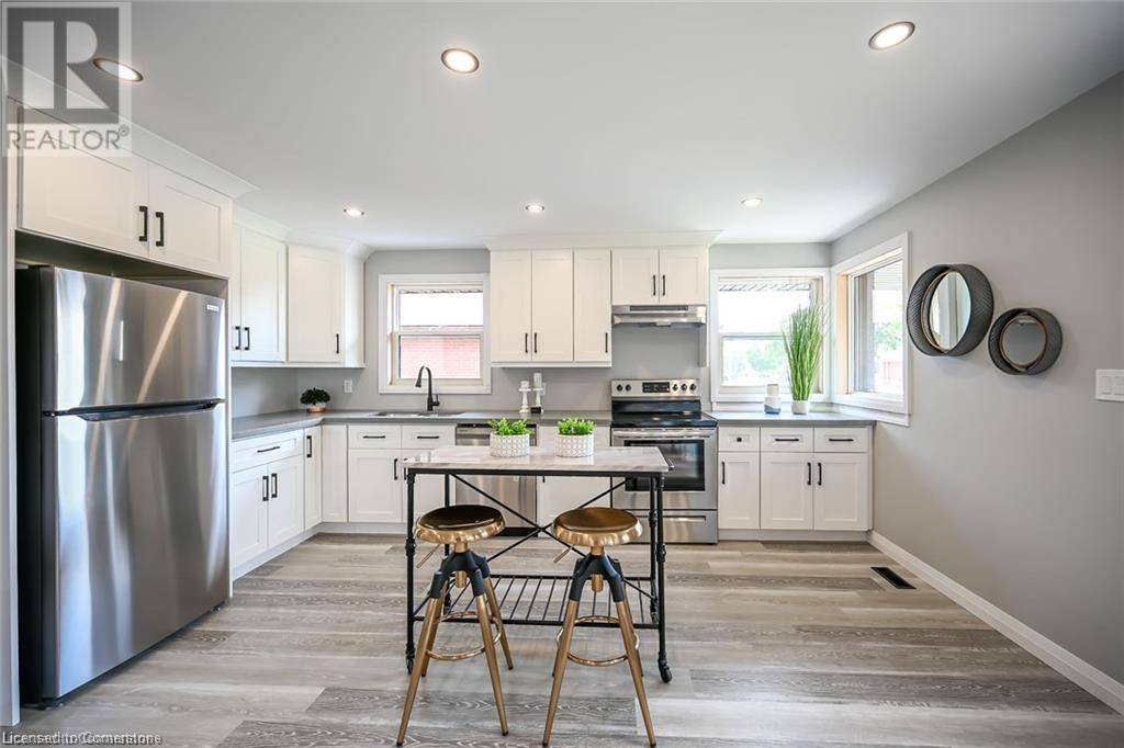 Hamilton, ON L9A4S9,379 EAST 19TH Street