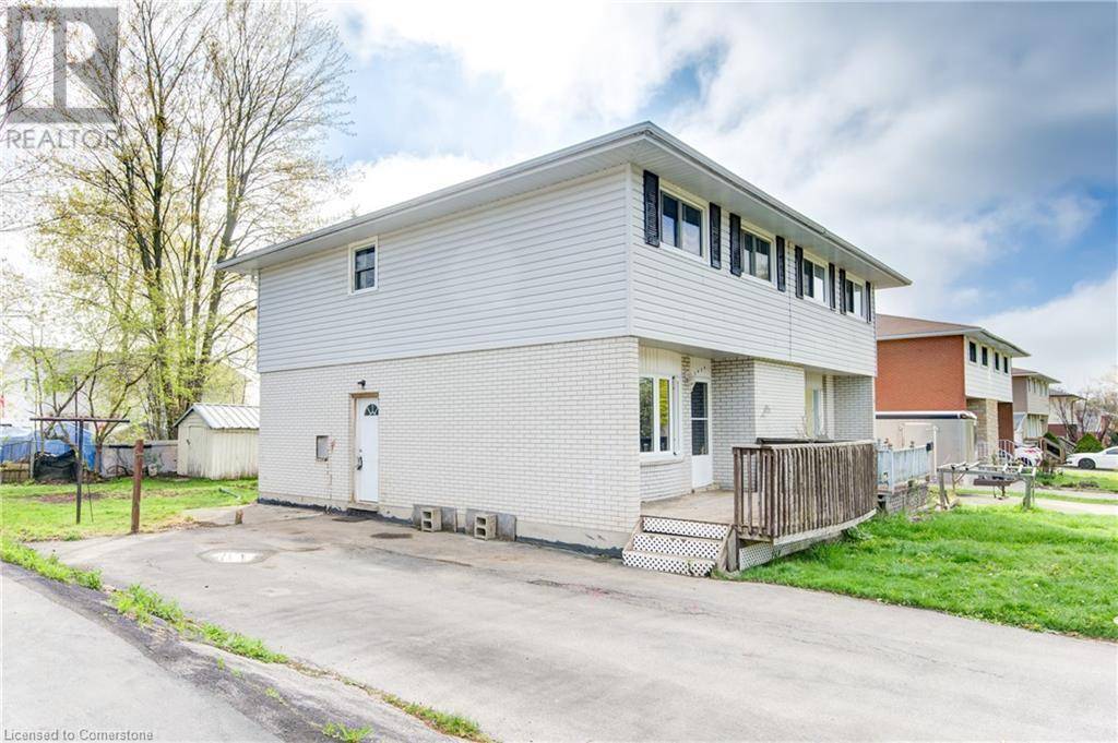 New Hamburg, ON N3A2B1,145 HINCKS ST #B