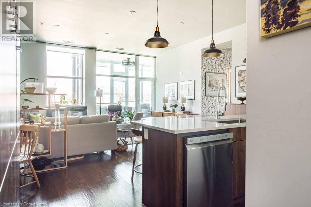 Hamilton, ON L8L1B3,50 MURRAY ST West #201