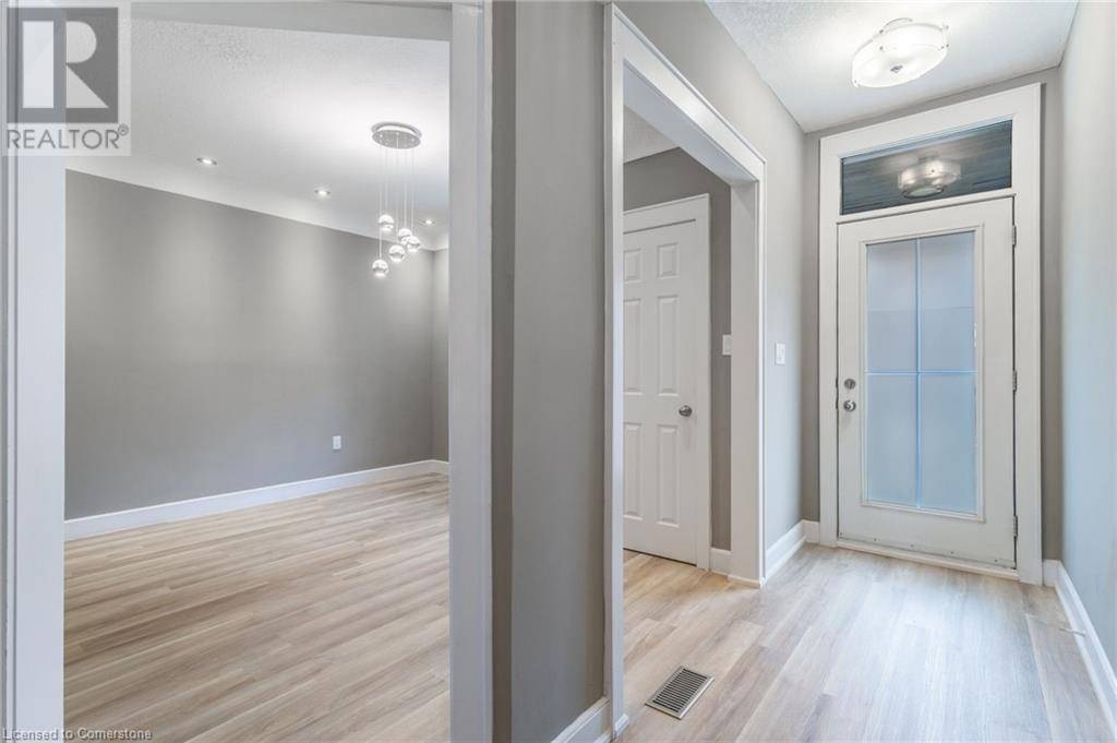 Hamilton, ON L8L5P1,86 SMITH Avenue