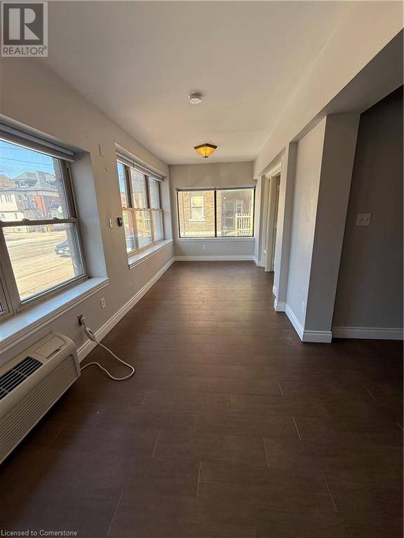 Hamilton, ON L8M1M9,947 MAIN ST East #1