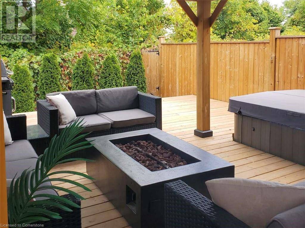 Kitchener, ON N2P0E2,75 MEADOWRIDGE Street