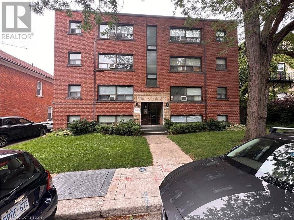 Hamilton, ON L8P3C2,119 MACNAB ST #14