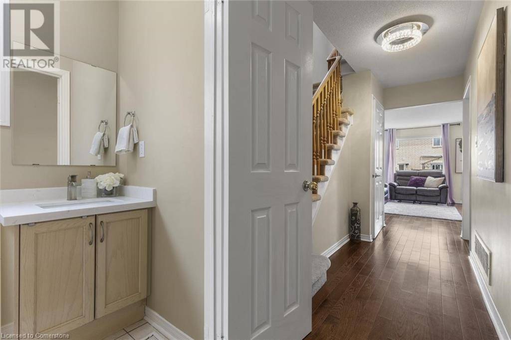 Oakville, ON L6M3W7,2149 SHORNCLIFFE Boulevard