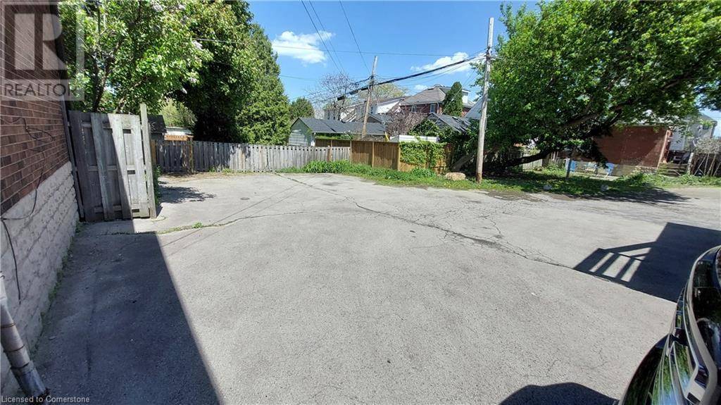 Hamilton, ON L8K1T5,1597 KING Street E