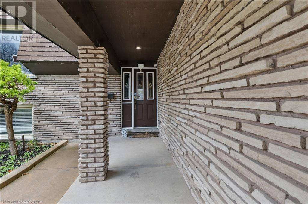 Kitchener, ON N2A2S8,72 UNDERHILL Crescent