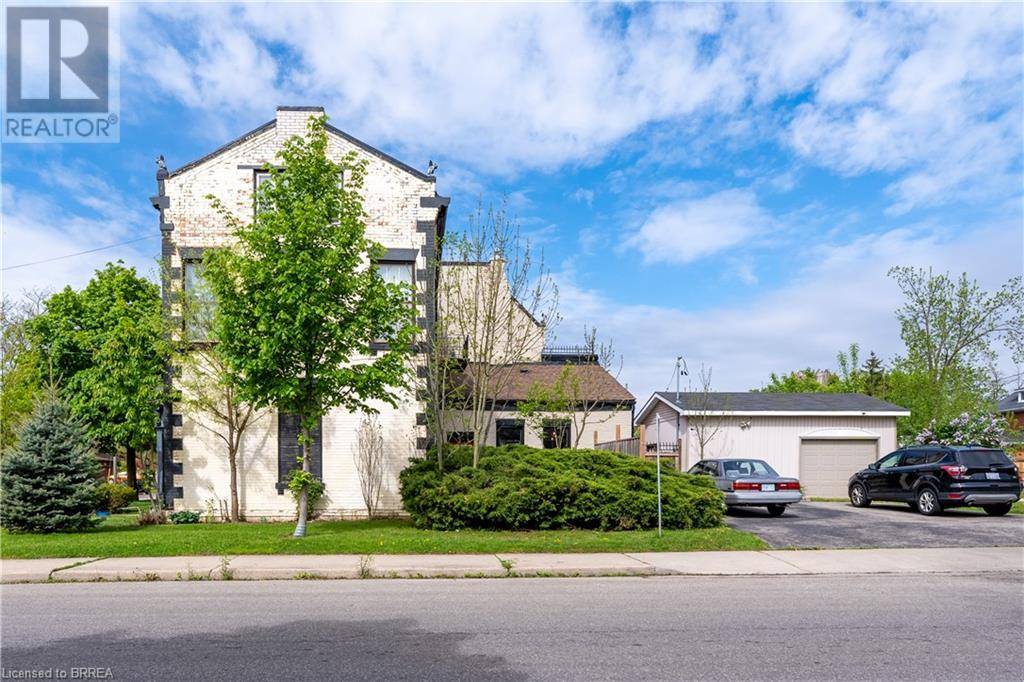 Brantford, ON N3S4C1,220 NELSON Street