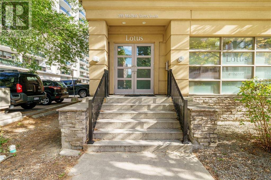 Hamilton, ON L8P3C8,199 MACNAB Street S