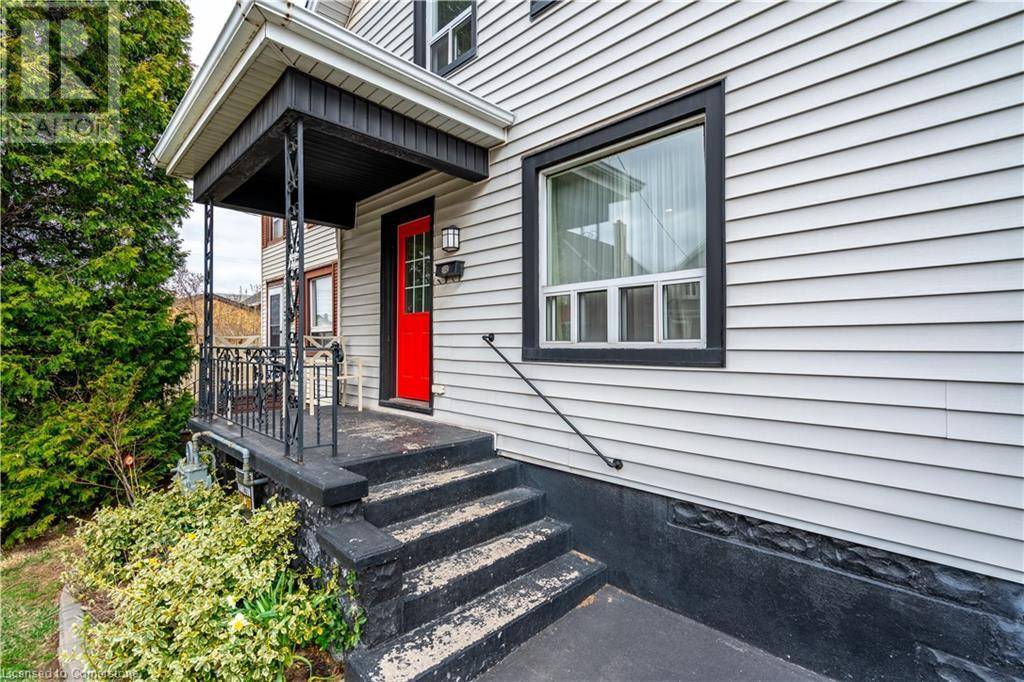 Hamilton, ON L8H4B7,152 LONDON Street N