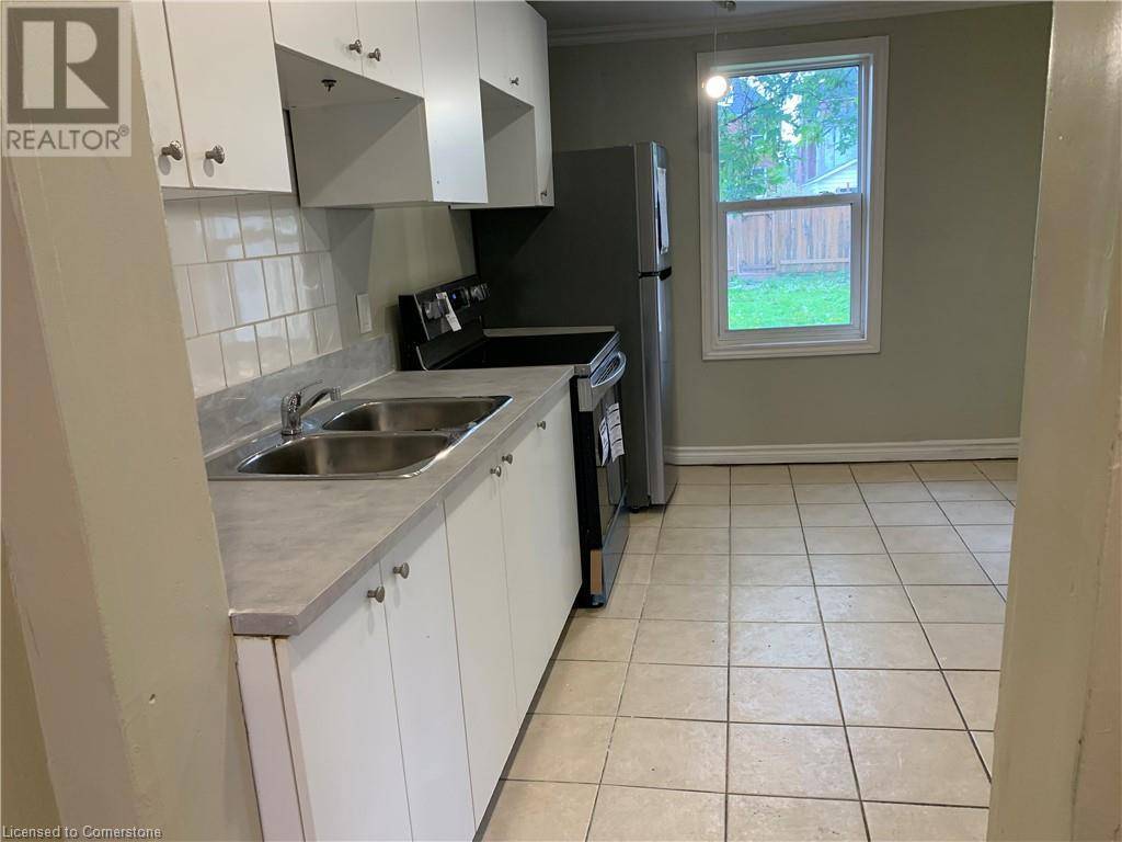Hamilton, ON L8L5M3,67 TISDALE Street N