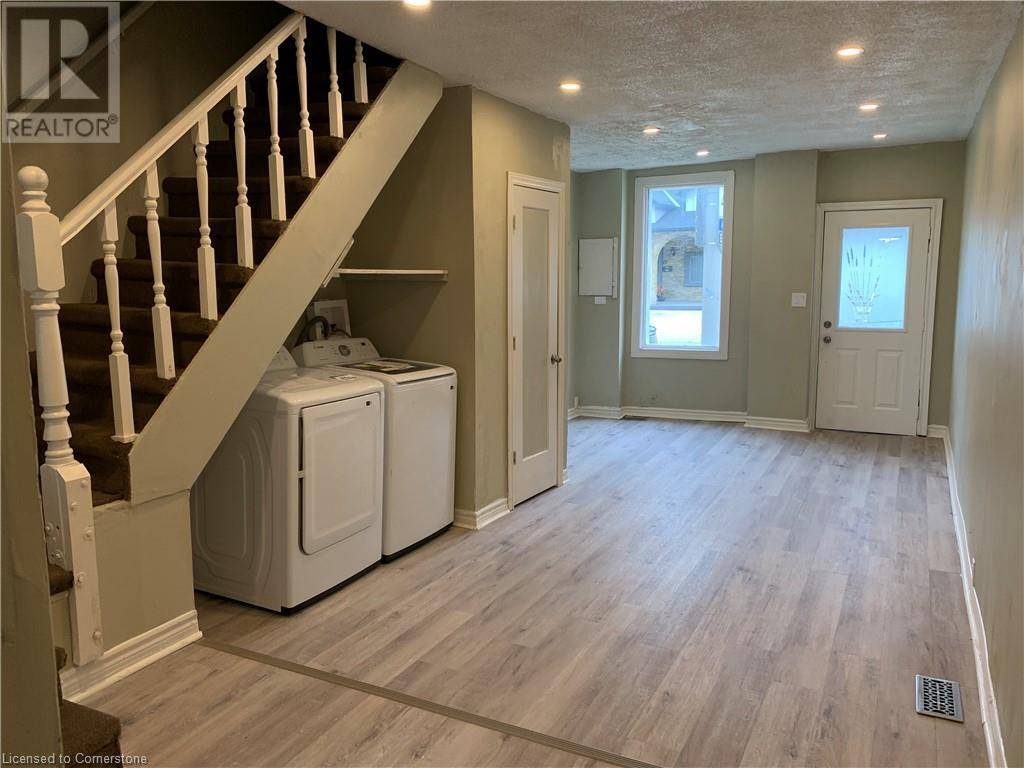 Hamilton, ON L8L5M3,67 TISDALE Street N