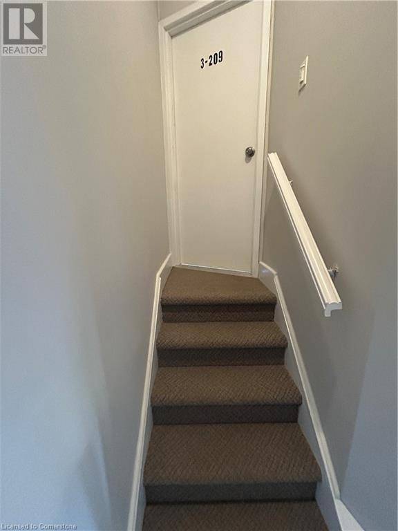 Hamilton, ON L8M3B7,209 BALSAM AVE South #3