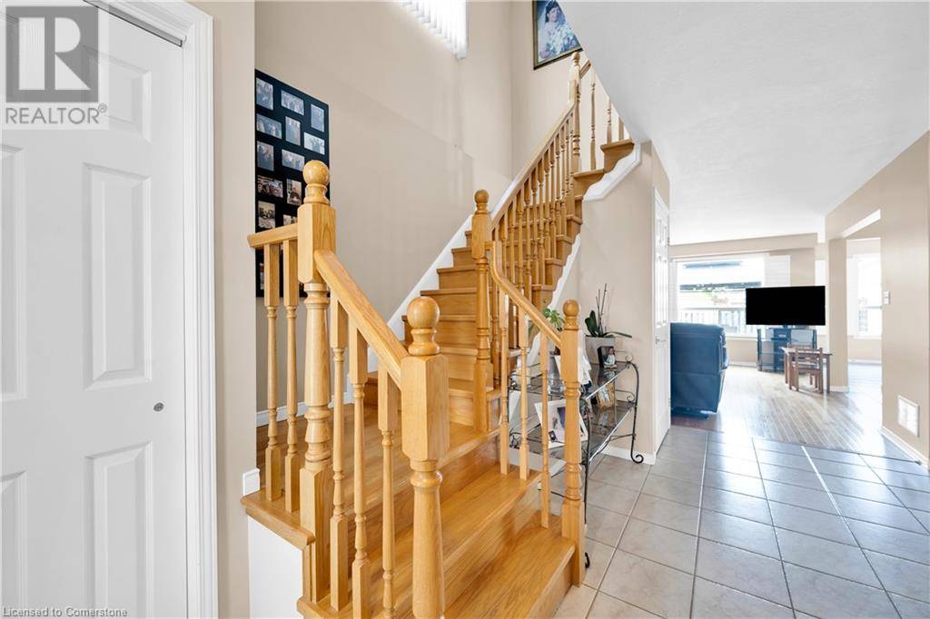 Hamilton, ON L8J3T5,21 HOLYOAKE Drive