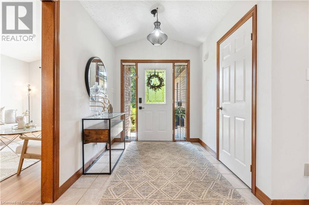 Hamilton, ON L8J2V1,95 GATESTONE DRIVE Drive